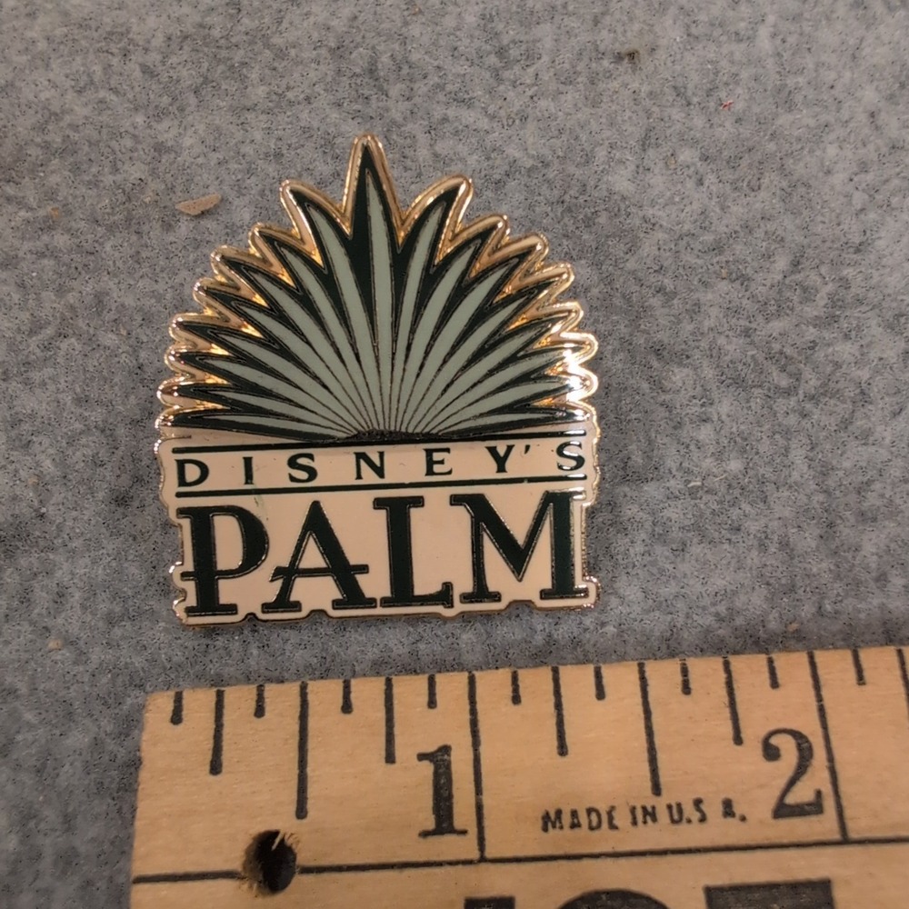 Walt Disney World Disney's Palm Golf Course Enamel Pin Gold Tone Mickey Back - Picture 2 of 3
